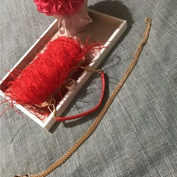 GORGEOUS GORGEOUS Red Ostrich Feather evening bag.Brand New See All Pics.🌹🍄🌹 - Picture 5 of 13